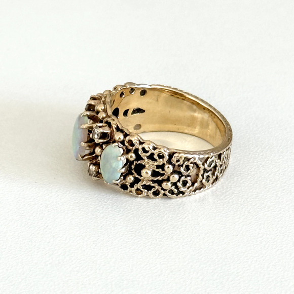 Vintage 14K Yellow Gold Three Stone Opal & Diamonds Filigree Band Ring Size 7.25 - Picture 5 of 16